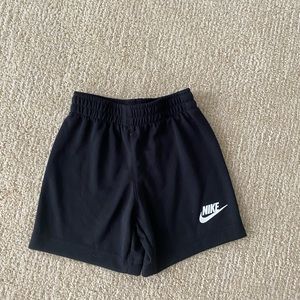 Black Nike basketball shorts size 3t never worn